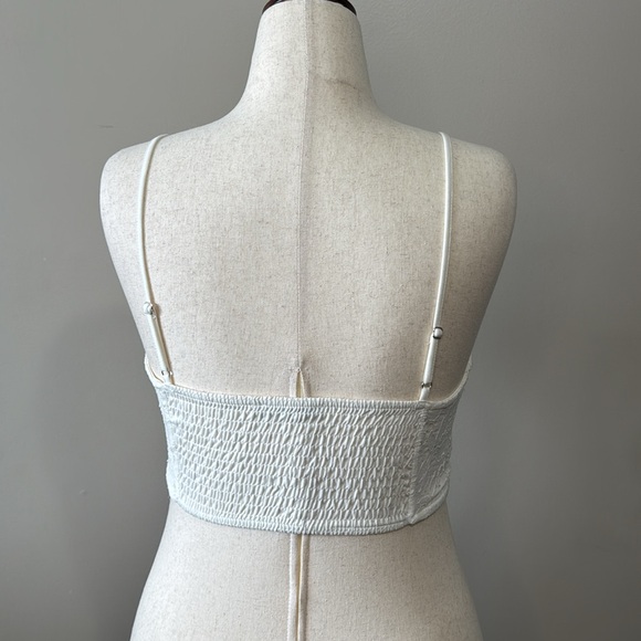 Elegant White Lace Bralette - Picture 3 of 4